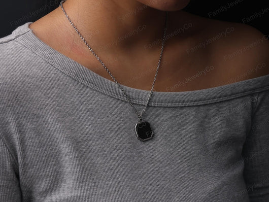 Personalized Heat - Activated Photo Necklace - AxenBox